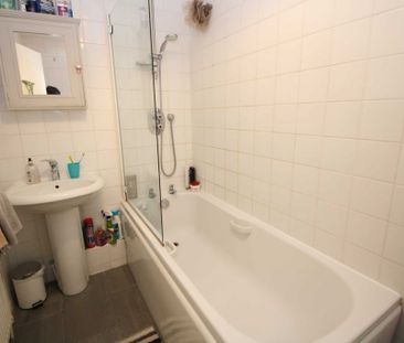 2 bed Flat for rent - Photo 3
