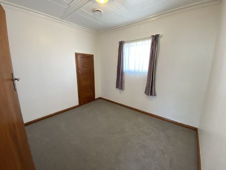 Tidy 3 Bedroom Home - Photo 5