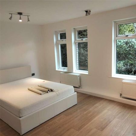 The Annexe, Willow House, Bridge Road, Bursledon, Southampton, Hampshire, SO31 - Photo 3