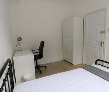 3 bedroom terraced house to rent - Photo 3