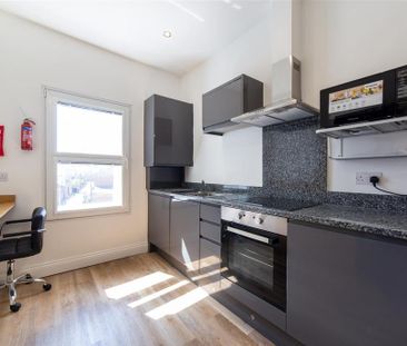 Studio to rent - Photo 3