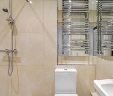 3 bedroom flat to rent - Photo 1