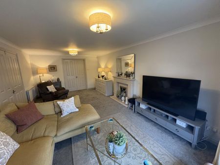 4 bedroom detached house to rent - Photo 2