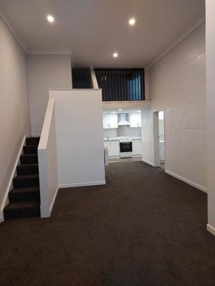 Central Two Bedroom Studio Apartment - Photo 1