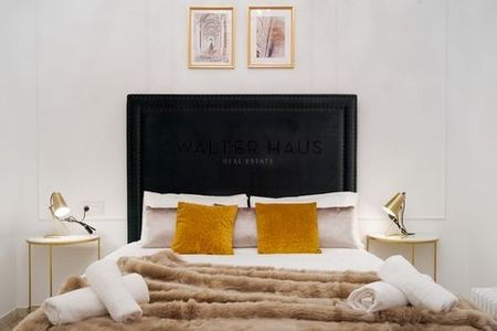 Barcelona, Barcelona - Photo 5