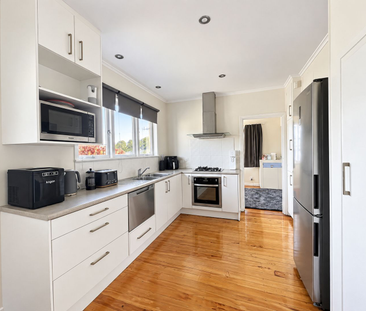 3 Bedrooms on Hillsborough Road - Photo 3