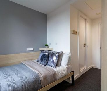 1 bedroom in a flat share to rent - Photo 4