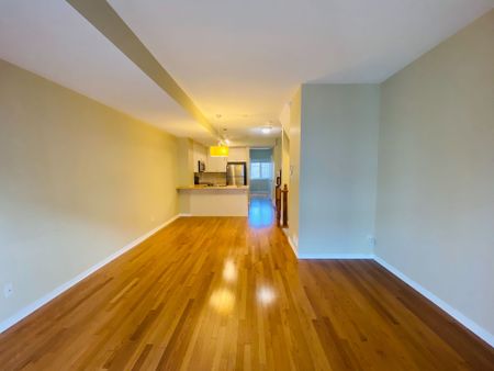 For Lease - 338 London Terrace, Manor Park - Cardinal Glen and Area, Ontario - Photo 4