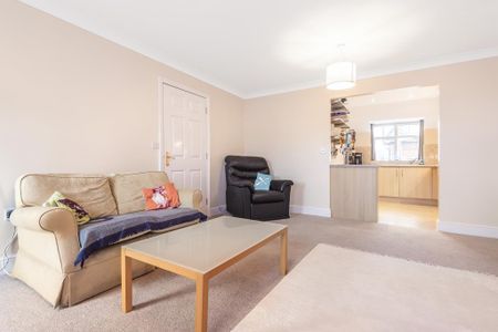 2 bedroom flat to rent - Photo 2