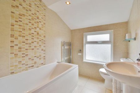 3 bedroom terraced house to rent - Photo 5