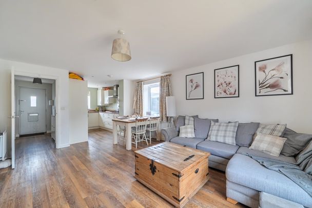 3 bedroom end of terrace house to rent - Photo 1