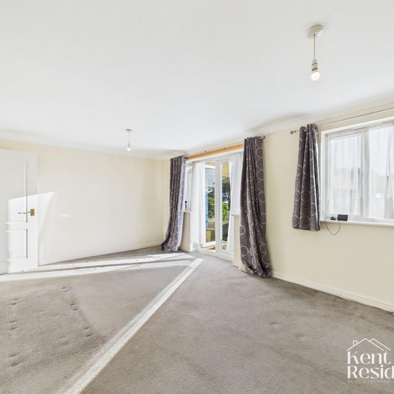 2 bedroom flat to rent - Photo 1