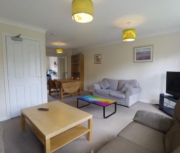 4 bedroom mews to rent - Photo 1