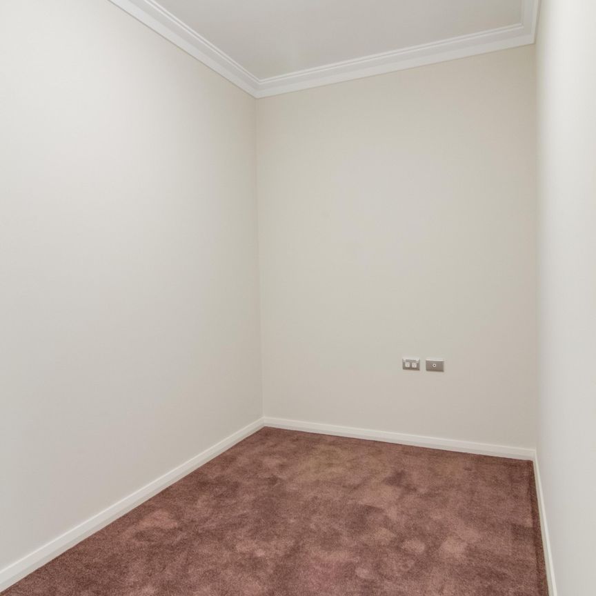 Spacious two bedroom apartments + Study for lease! Walking distance to Norwest business park - Photo 1