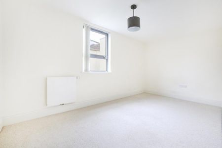 2 Bed Flat - Photo 4