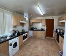 18 Bainbrigge Road, Leeds, LS6 3AD - Photo 2