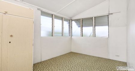 SPACIOUS WELL LOCATED HIGH SET GABLE HOME - 3 BED - STUDY - SUN ROOM - GOOD HEIGHT AND CONCRETE UNDER - - Photo 5