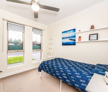 10 Raphael Cresent, Morphett Vale SA 5162 - House For Rent | Domain - Photo 4
