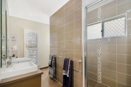 Contemporary Family Living with Space & Convenience in Burdell - Photo 5