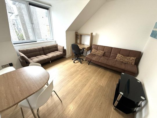 2 bedroom flat to rent - Photo 1