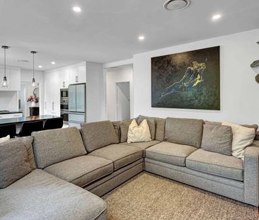 Fully Furnished 3 bed, 2 bath + Self Contained - Photo 2