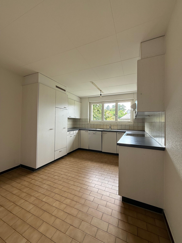 Grosszügige 3.5-Zimmerdachwohnung mit Balkon / Mietzinsaktion - Photo 2