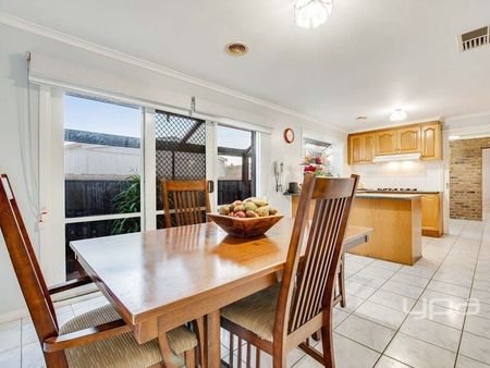 2 Padstowe Court, CRAIGIEBURN - Photo 4