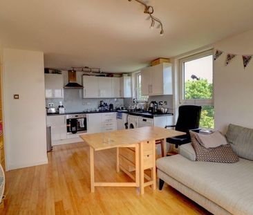 2 Bed Flat, Pierrepoint, SE25 - Photo 1