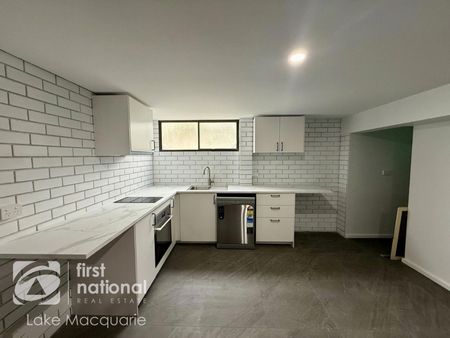 Modern, Low Maintenance Flat with Lake Views (WATER USAGE INCLUDED) - Photo 3