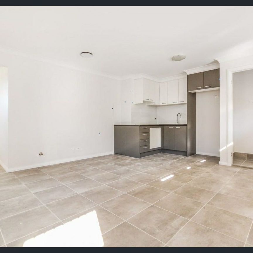 2 BEDROOM GARDEN FLAT - Photo 1