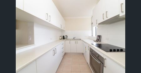 Centrally Located 2 Bedroom Apartment - Photo 3