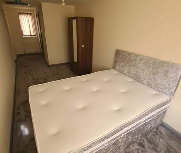 Double Bedroom Available in Professional House-share Room 1 - Photo 2