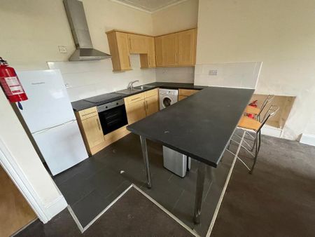 3 bedroom flat to rent - Photo 5