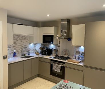 Modern 2 bed ground floor apartment to let in Camberley - Photo 5