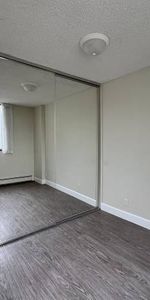 1 BEDROOM - Bright unit - Convenient location - Photo 3