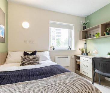 1 bedroom in a flat share to rent - Photo 3