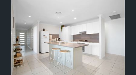 Spacious Family Home – Walk to Bucasia Beach&excl; - Photo 3