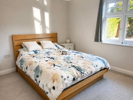 Alsager, Clements Mead, Leatherhead, Surrey, KT22 7FN - Photo 4