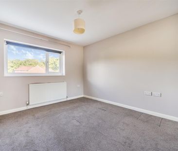 5 bedroom house - semi-detached - Photo 2