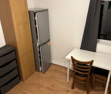 Room in a Shared House, Windsor Crescent, HA9 - Photo 1