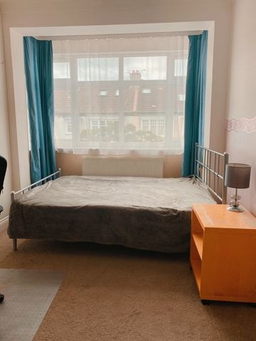 Room in a Shared House, Kingsway, SW14 - Photo 5
