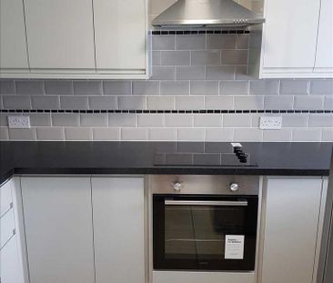 4 bedroom semi-detached house to rent - Photo 2