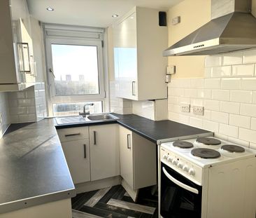 22 Young Terrace Springburn - Photo 6