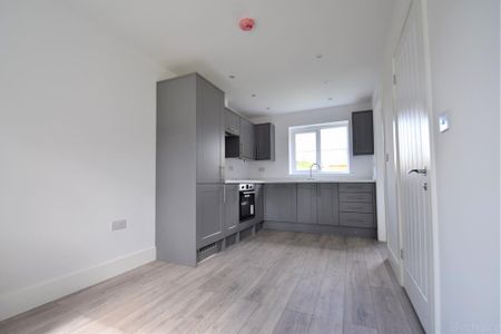 3 bedroom semi-detached house to rent - Photo 5