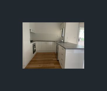 Large Family Home In Prime Location And Renovated! - Photo 4