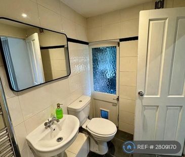 3 bedroom end of terrace house to rent - Photo 2