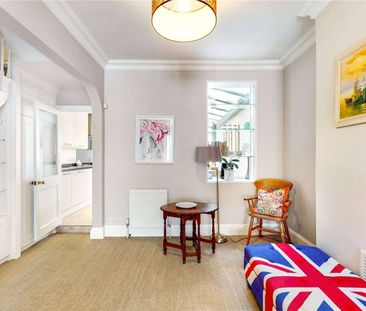 SHORT LET - A superb four bedroom house located in the sought after... - Photo 3