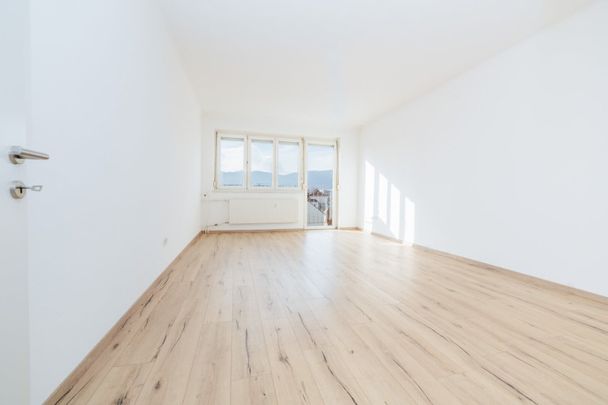 7. STOCK VON 7 I BLICK ÜBER GRAZ I LIFT I BADEWANNE I TOP SANIERT I ZENTRALE RUHIGE LAGE I MODERNE KÜCHE I ANLEGERWOHNUNG I SCHLOSSBERGBLICK I AB SOFORT I SEHR HELL I PROJEKT WOHNEN I - Photo 1