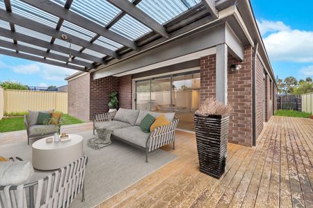 8 Salvia Avenue, Pakenham VIC 3810 - House For Rent | Domain - Photo 2