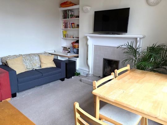 Room in a Shared Flat, Kenilworth Court, SW15 - Photo 1